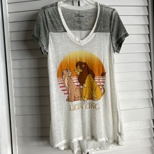 🌸3/$15 Disney Lion King Shirt (M)